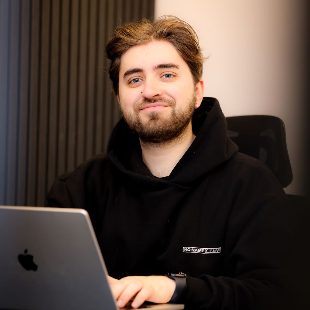 A No Name Digital editor working on a shoot at the North London studio